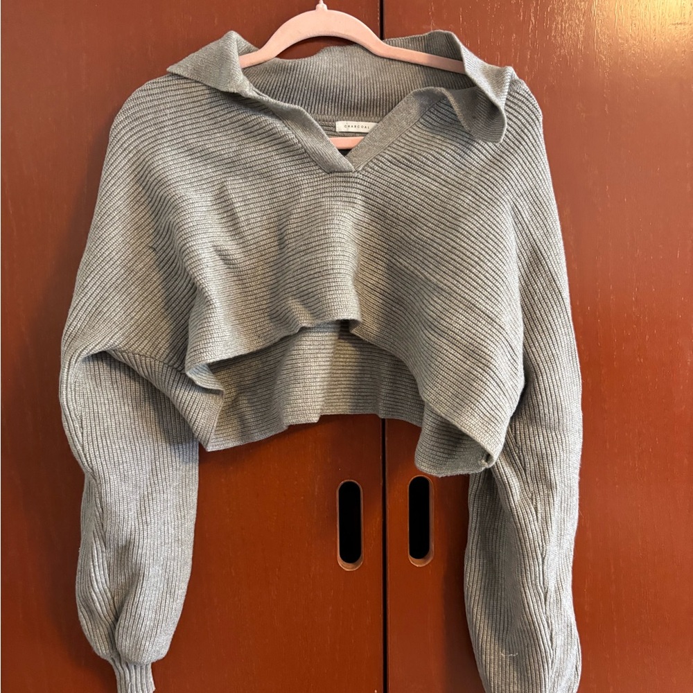 Elegant V-Neck Cropped Gray Sweater